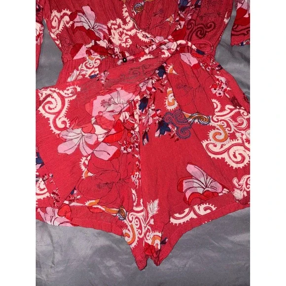 Angie Red‎ Floral Print Ruffle Sleeves Tie Waist Wrap Romper, Small, Buckle BKE - Picture 4 of 7